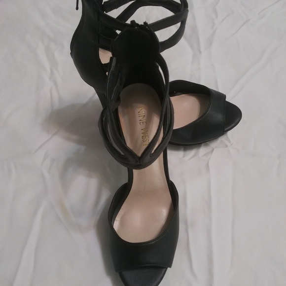 Nine West Shoes - Nine West Black plateform Toe High Heel Shoe